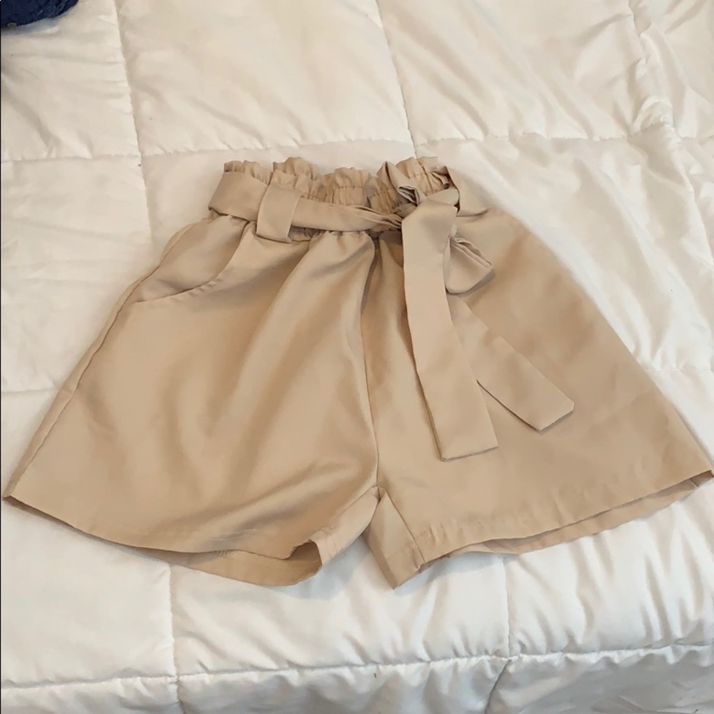 Tan Short